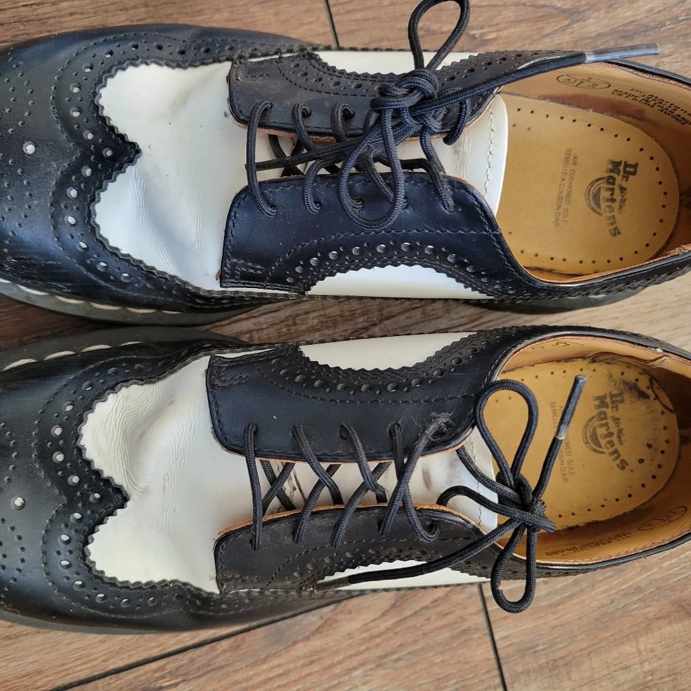 Dr. Martens vintage black and white oxfords Sz. 8